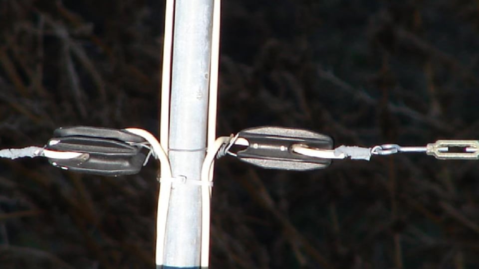 YONUSA CDA50 - Bobina de cable bujía con doble aislado de 50 mts para uso en cercas eléctricas con energizadores Yonusa/ calibre 22 AWG especial indicado para soportar de 10,000 a 12,000 V