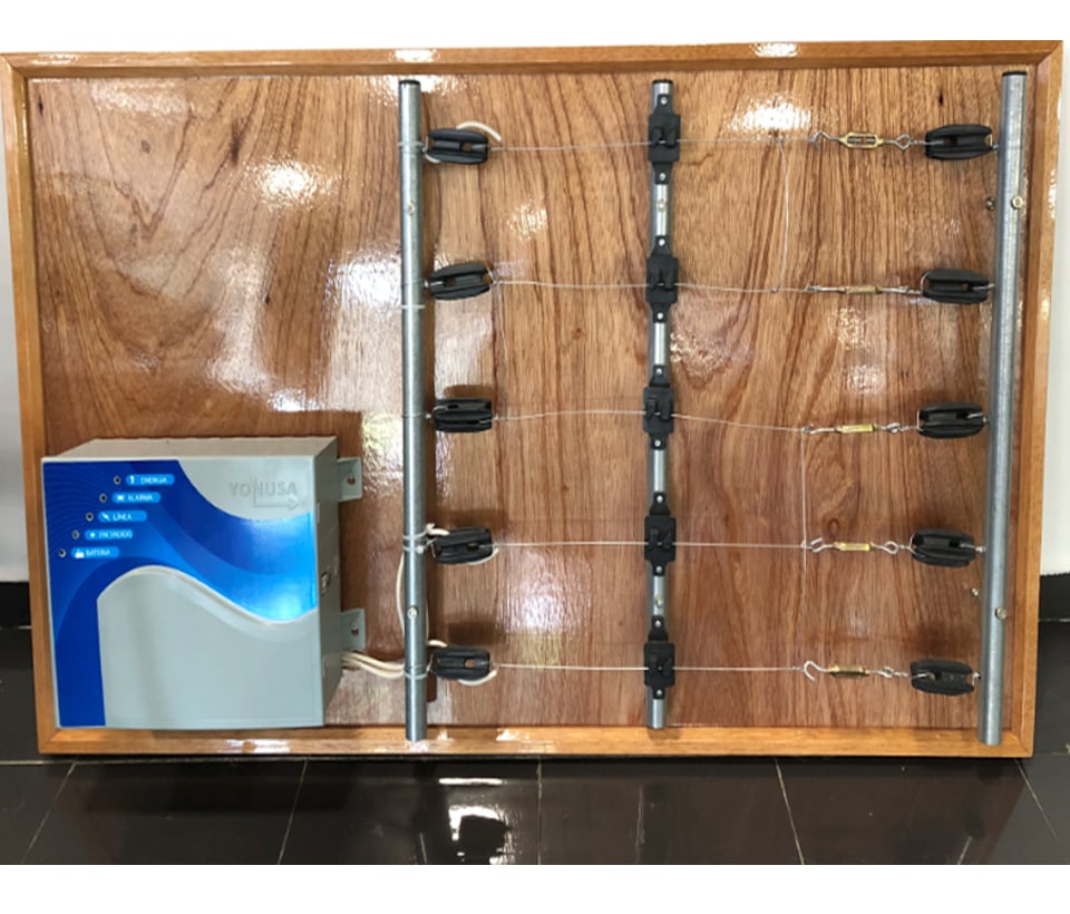 YONUSA PACK127AF -Paquete de energizador de alta frecuencia con interface/ Sirena y gabinete metálico/ Bobina de alambre 500 mts/ Bobina cable bujía/ batería y 5 letrero